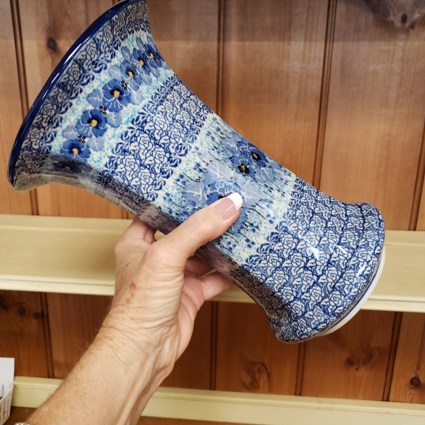 Vase ~ 9.5" 52-U3639 U3