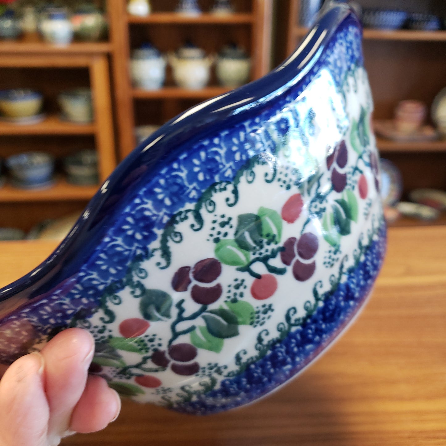 Bowl ~ Wavy Edge ~ Small ~ 8" 691-1418X ~ Burgandy Berry Blue pf0424