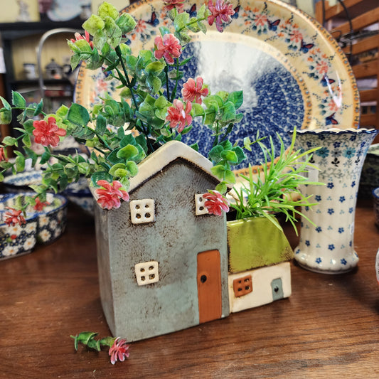 House Planter (not Polish Pottery)