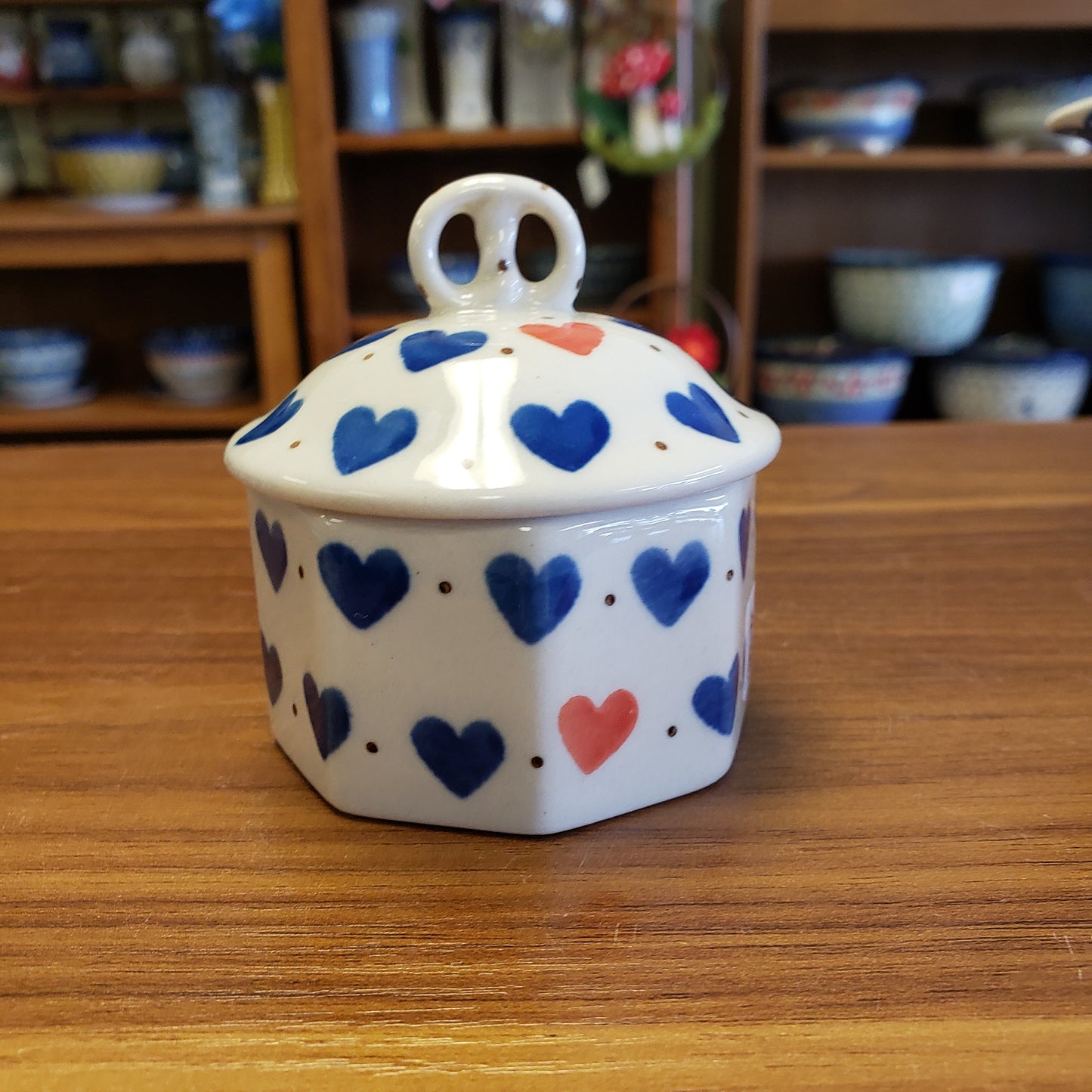 Box mini pretzel Ring ~ Trinket Box 110-570 One red heart