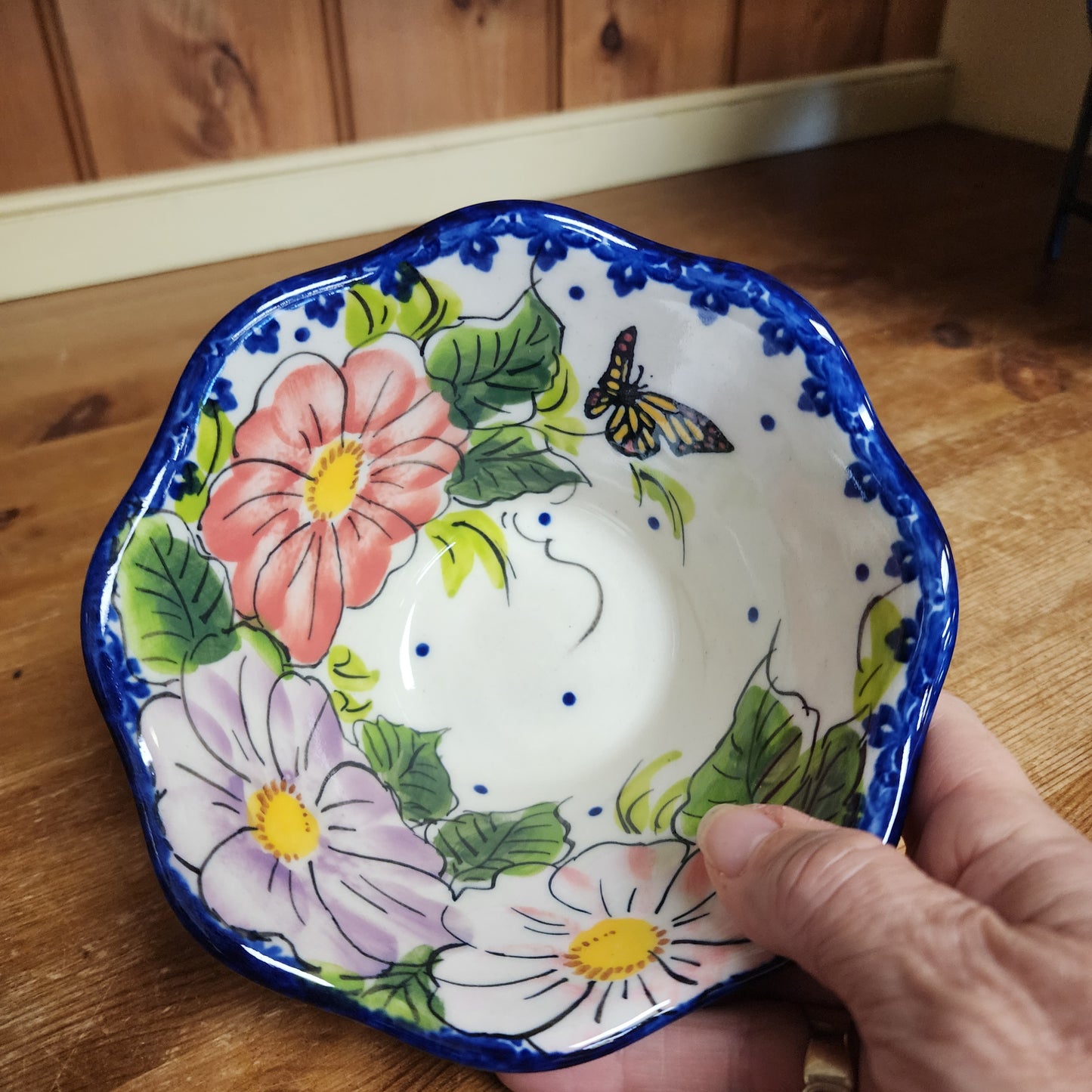 Bowl Wavy Small 6" ART 2 Butterfly