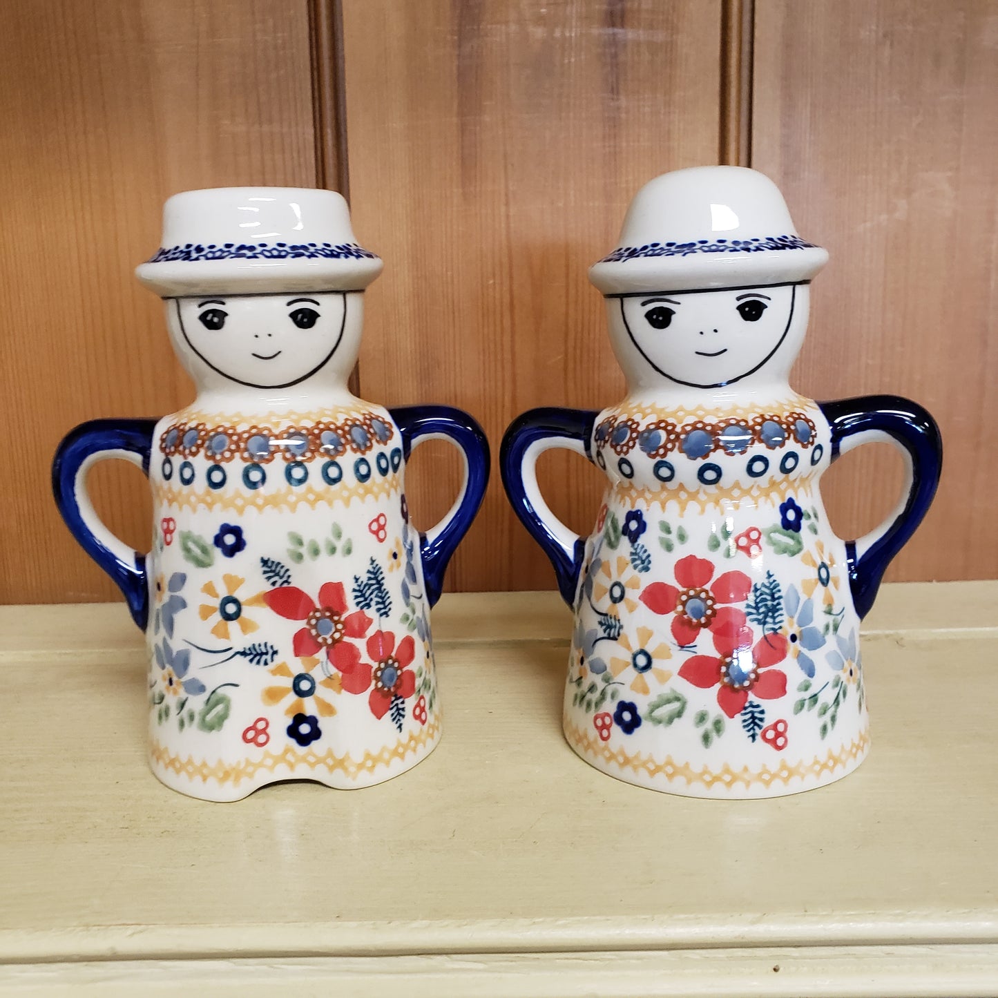 Man & Woman Posies Salt & Pepper Set