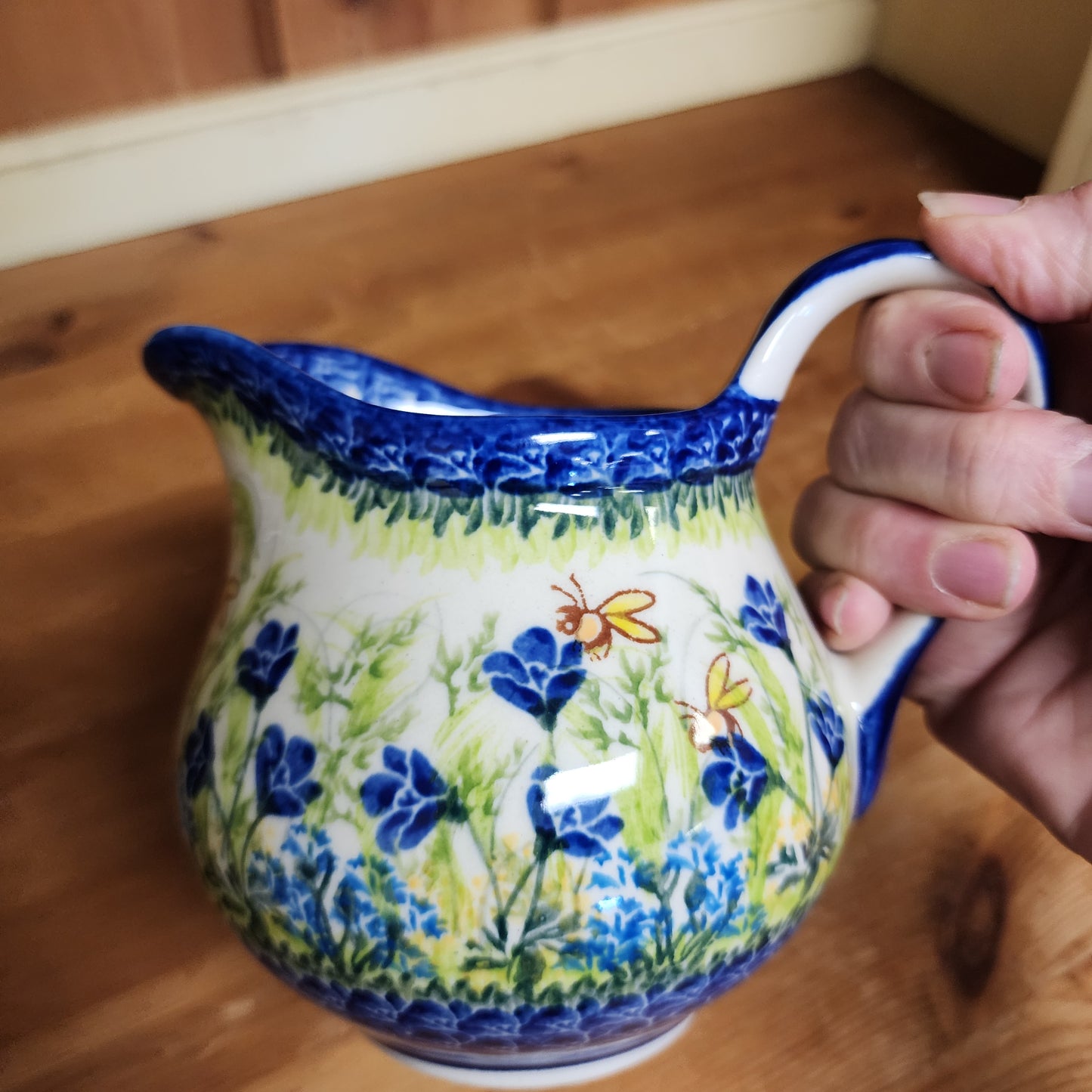 Pitcher Bees Blue ~ 18 oz