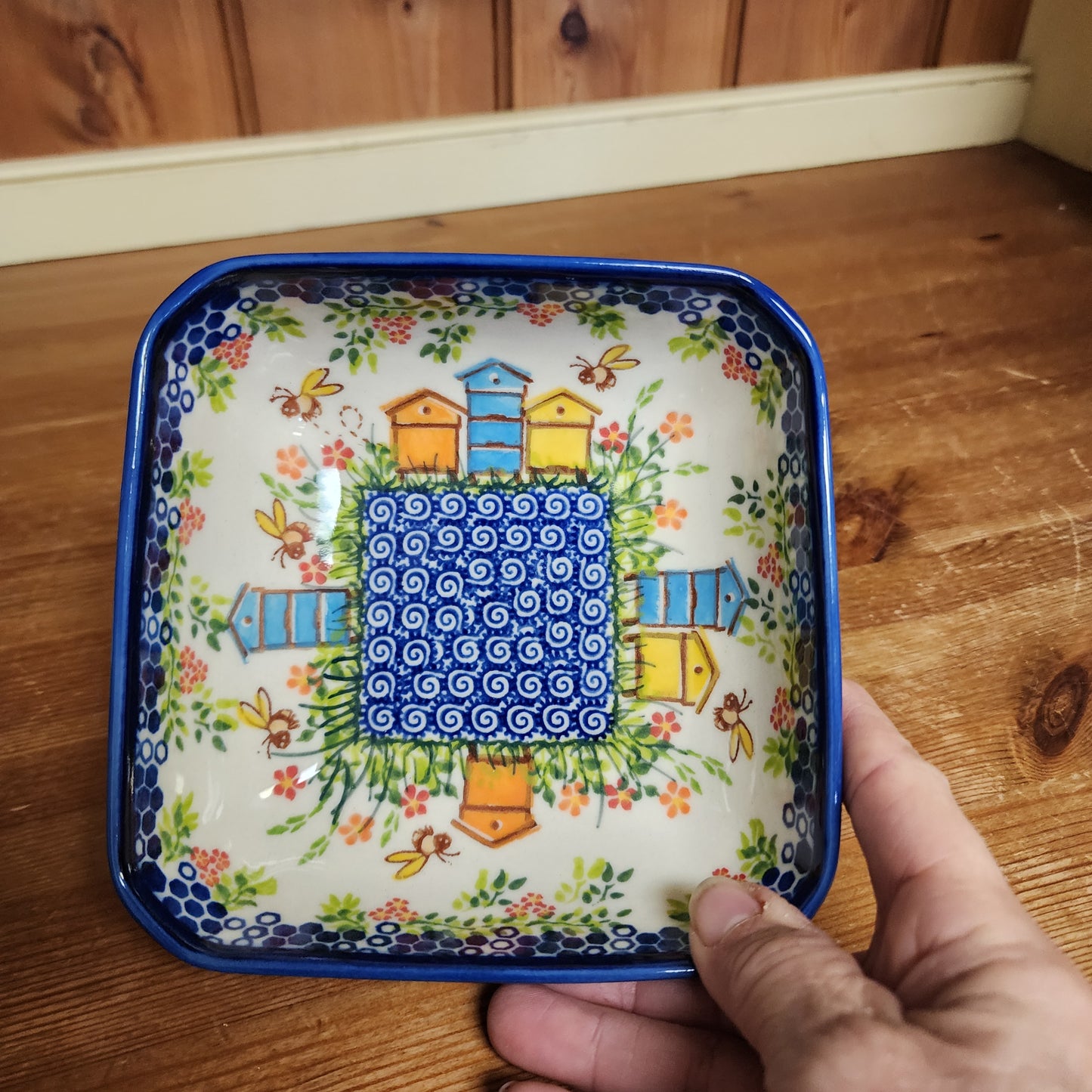 Bowl square 5.5" Bee Hive