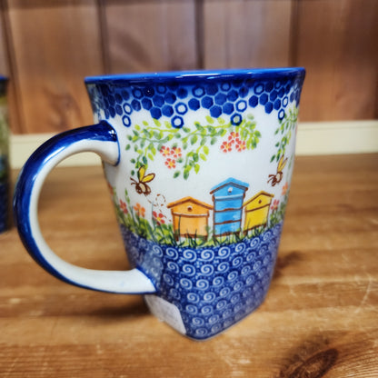 Mug ~ Bee Hive 18 oz