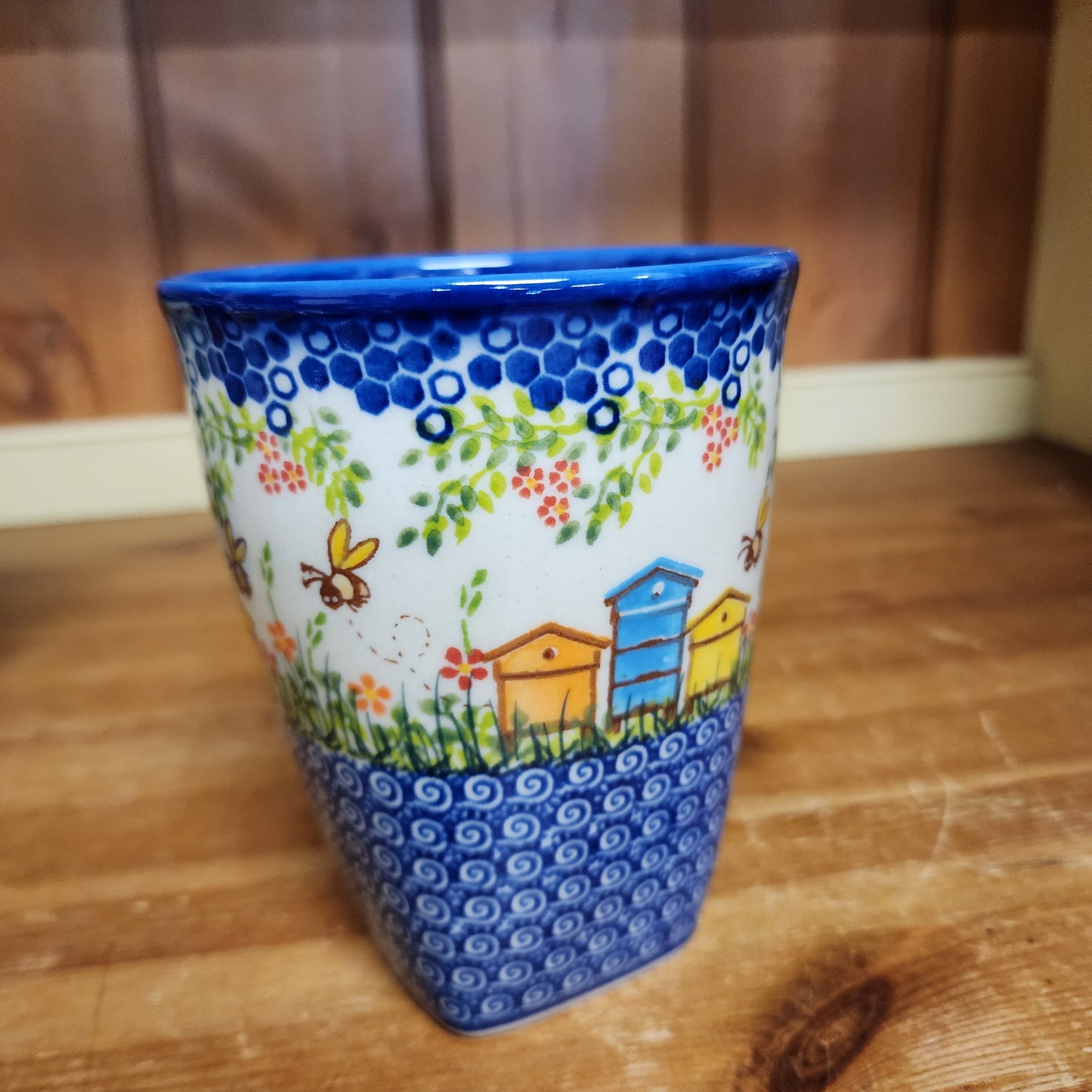 Mug ~ Bee Hive 18 oz