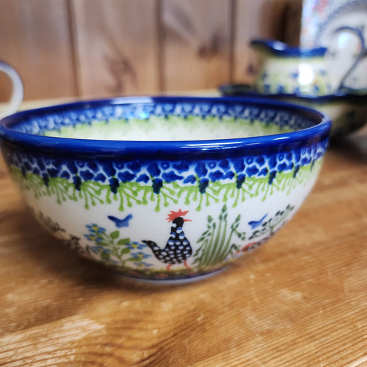 Bowl ~ Black & White hen ~ 6 1/4" / 3 cups